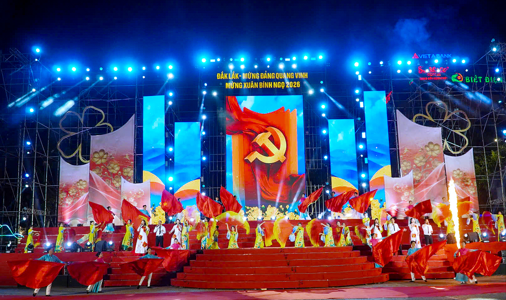 Chương trình với nhiều tiết mục được dàn dựng, biểu diễn công phu.